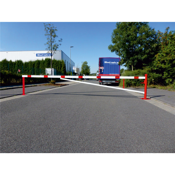 Drehschranke mit Auflagepfosten und Seilzugverstärkung