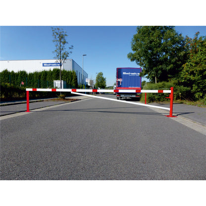 Drehschranke mit Auflagepfosten und Seilzugverstärkung