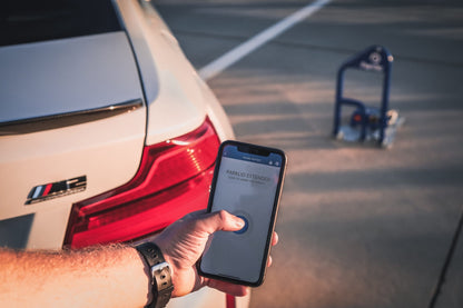 Parkplatzsperre Parklio per App steuerbar mit Solarzelle